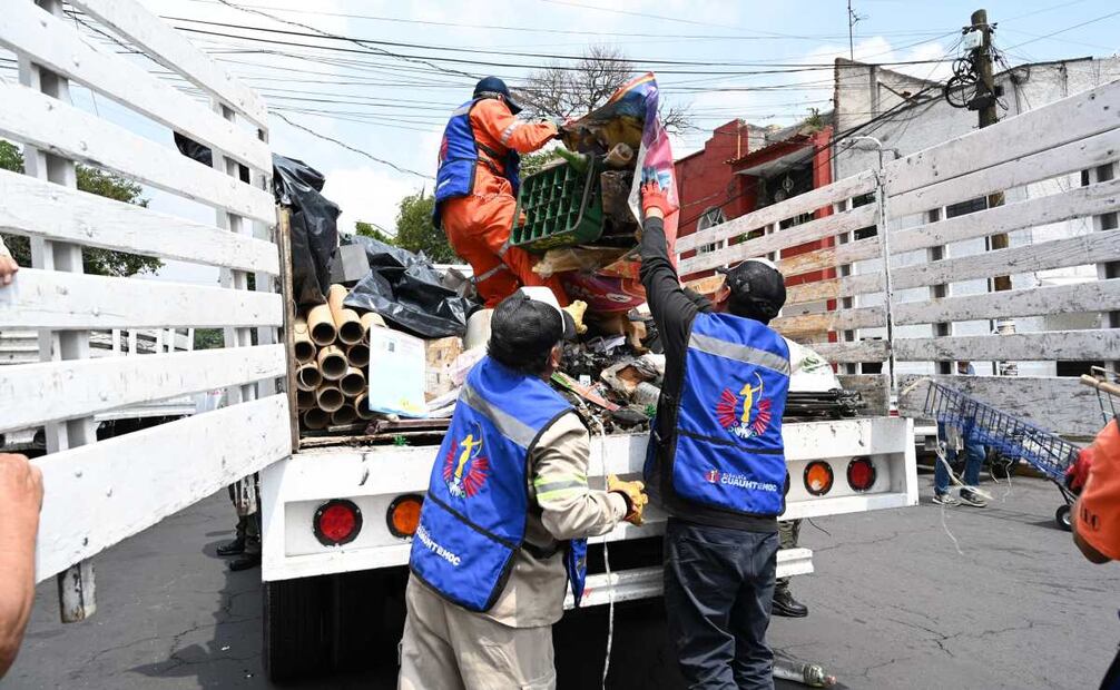 Se retiró un puesto metálico que almacenaba una "considerable cantidad de basura". Foto: Especial 