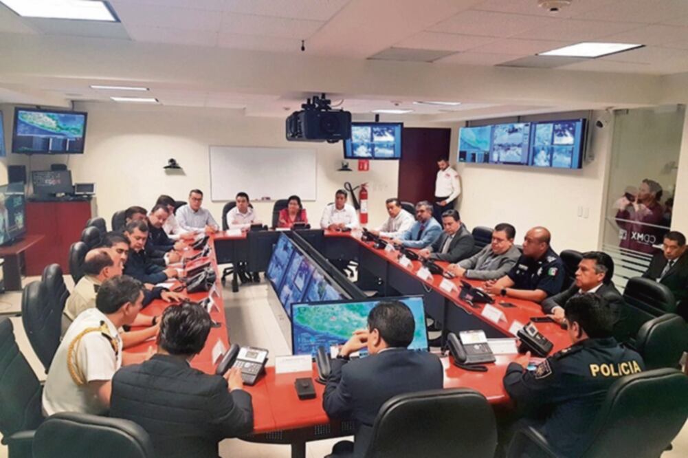 En el grupo interactúan personal del gabinete de seguridad del Gobierno de la Ciudad de México, autoridades electorales —locales y federales—, así como el Ejército, Marina y la Procuraduría General de la República. Foto: ESPECIAL