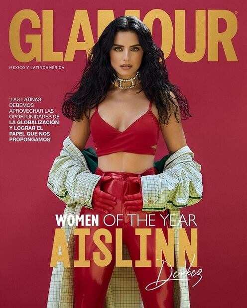 Aislinn Derbez muestra cómo llevar blazer con brasier a la vista