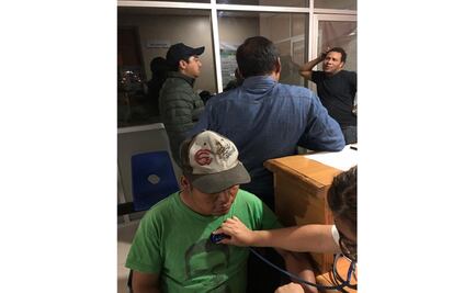 Presuntos polleros retienen y agreden a tres policías municipales en Chiapas