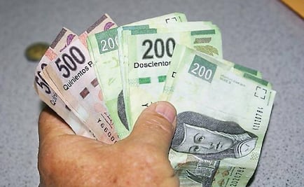 Mexico lowers 2016 GDP forecast, sees 2.2 to 3.2 pct growth 