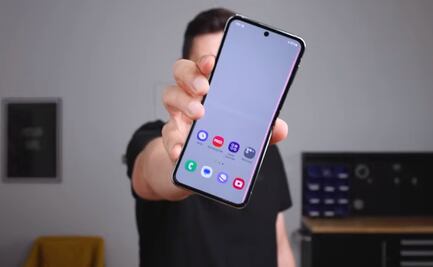 Galaxy Z Flip 5 es puesto a prueba por youtuber y resistió hasta en hielo