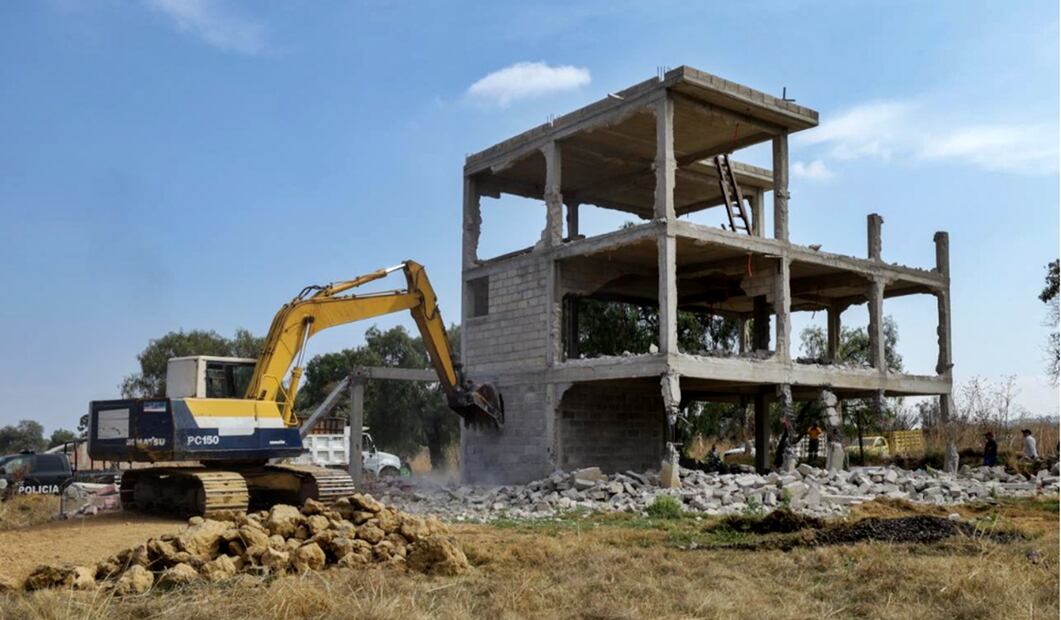Sedema y autoridades capitalinas recuperaron 26 hectáreas de suelo de conservación que habían sido ocupadas ilegalmente con 64 construcciones, tanto consolidadas como provisionales en la alcaldía Xochimilco. Foto: especial