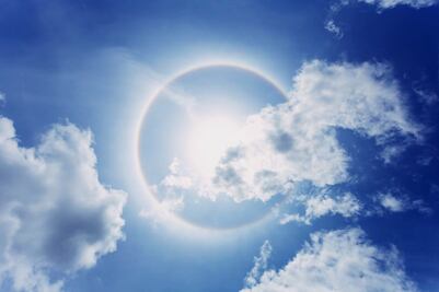 El halo solar y otros fenómenos naturales que se ven en el cielo