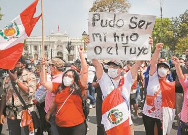 Presidenta de Perú declara ante la Fiscalía por muertes en protestas antigubernamentales