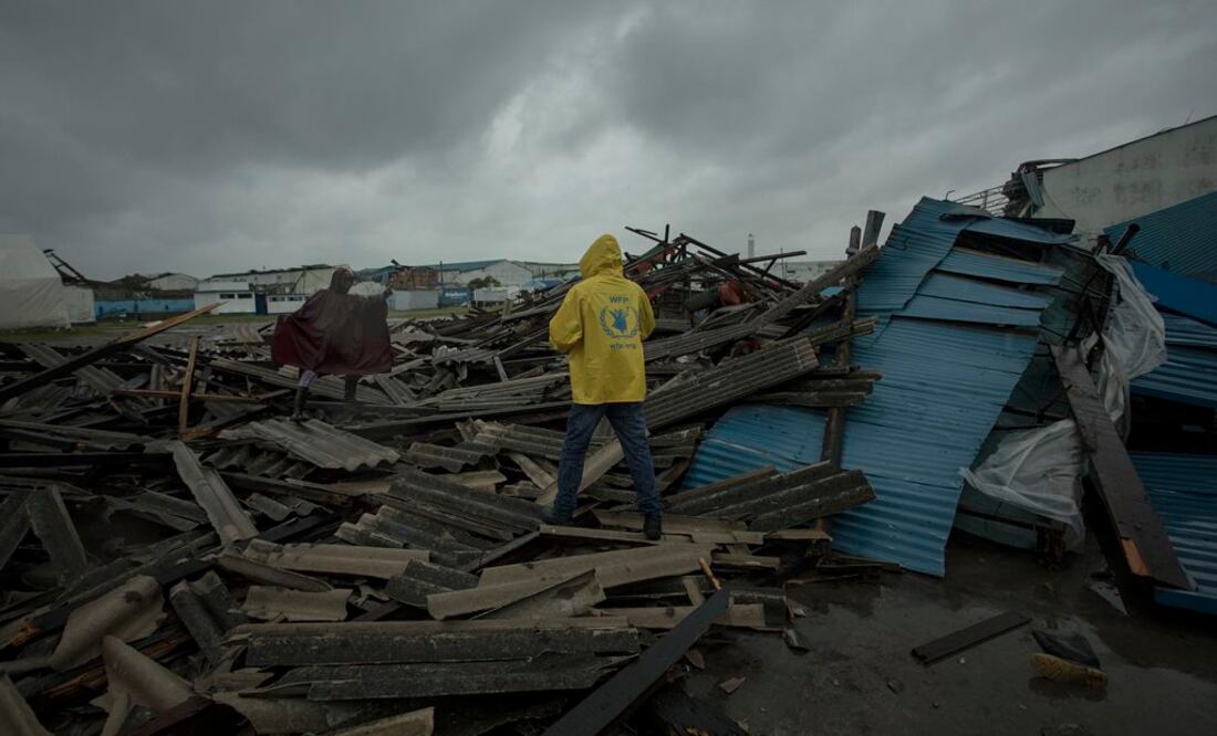El ciclón Idai llegó al litoral de Mozambique, a unos 300 kilómetros al este de Zimbabue, y continúo su trayecto hacia el este de Zimbabue el viernes (Foto: AP)
