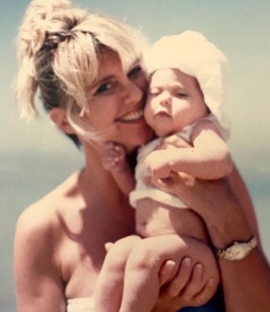 Hija de Olivia Newton-John habla sobre la partida de su madre: "Ahora está libre y sin dolor"