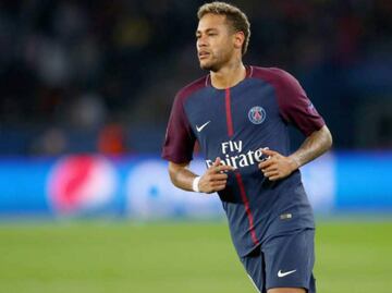 Neymar recibiría 3 millones de euros si gana el Balón de Oro
