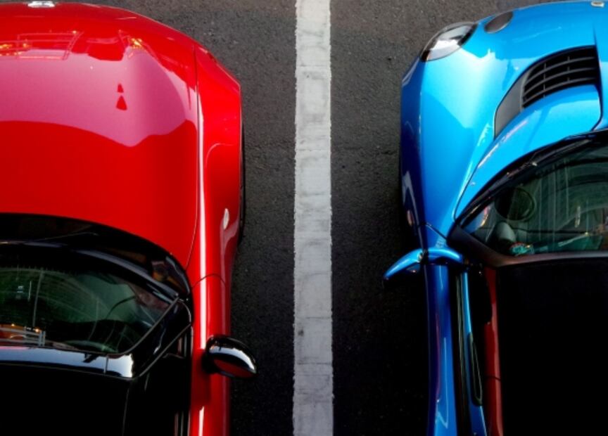 Cómo denunciar a quien aparte lugares de estacionamiento en la CDMX