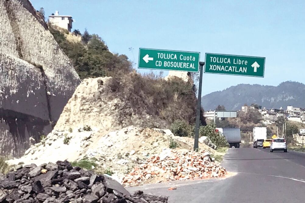 En un día ingresan 15 mil toneladas de escombros solamente a Naucalpan, informan autoridades de Medio Ambiente. (REBECA JIMÉNEZ. EL UNIVERSAL)