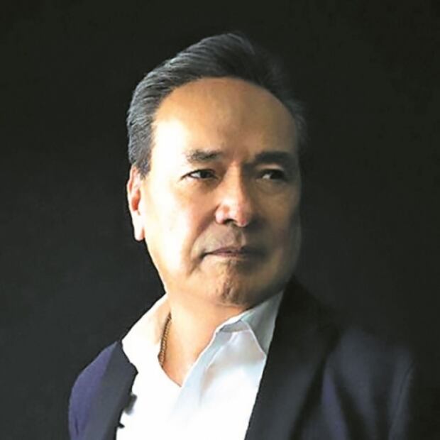 Hay que empezar a salir: Armando Manzanero