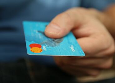 Por Covid-19, mexicanos reducen hasta 33.9% el uso de tarjetas: Condusef