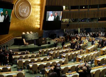 Izan bandera del Vaticano en la sede de la ONU