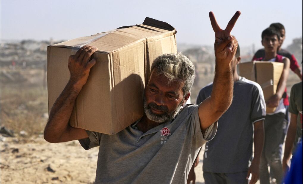 La ayuda médica se transporto a través del paso fronterizo de Kerem Shalom, "sin que se produjeran saqueos". Foto: AP