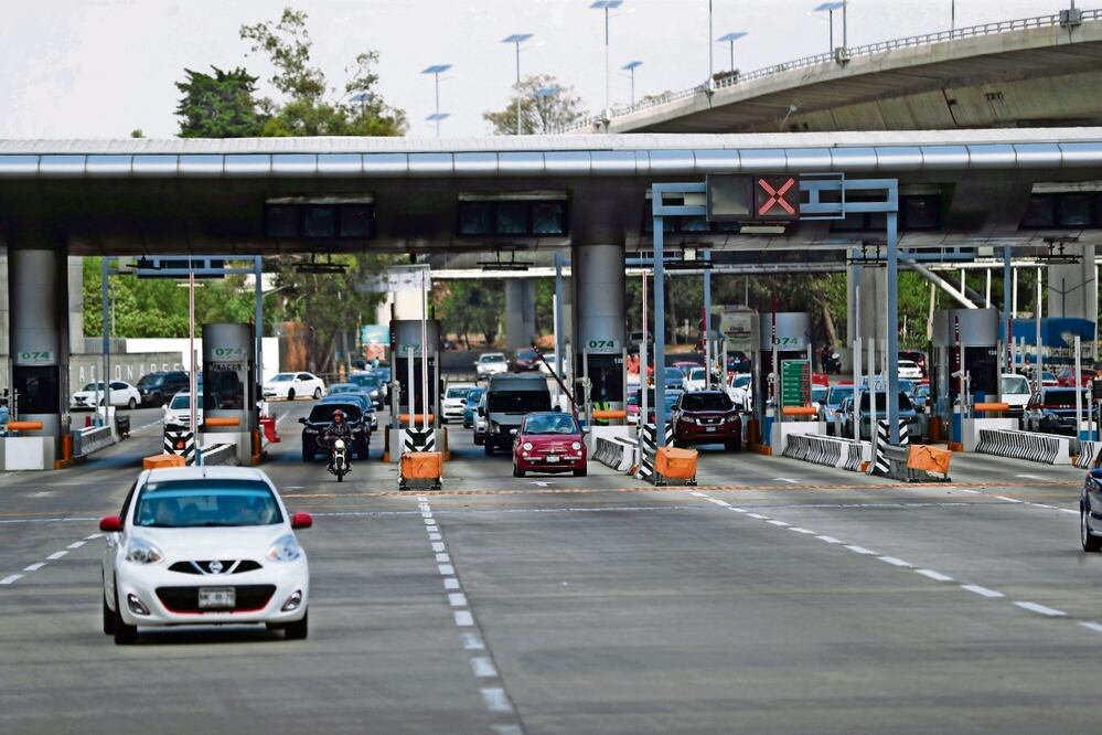 Se propone que la SICT cree los mecanismos para dar el paso a los autos particulares en vacaciones y puentes. Foto: Archivo/ EL UNIVERSAL