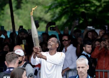Snoop Dogg portó la antorcha olímpica en Saint-Denis previo a la ceremonia de inauguración