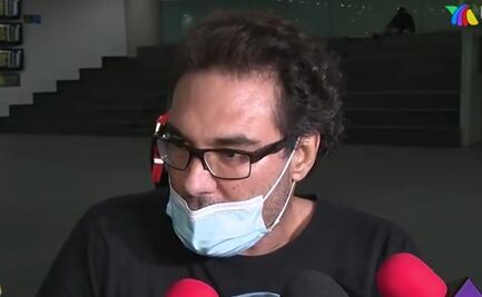 Eduardo Yáñez encara a reportero y le empuja el micrófono