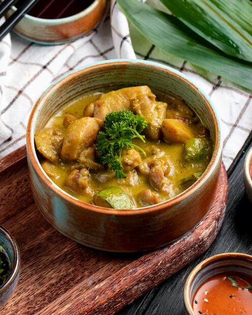Caldo de pollo. Fuente: Freepik