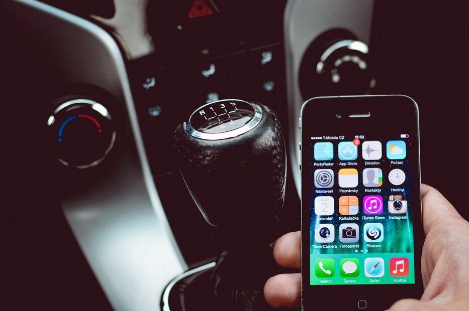 Evita accidentes y no toques el celular mientras conduces / Foto: Pixabay