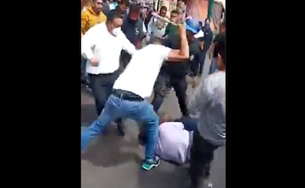 Turba furiosa saca a ladrón de una patrulla para lincharlo en Tlalpan 