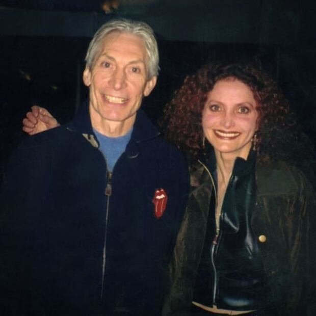 Alex Lora recibía reconocimiento cuando se enteró de la muerte de Charlie Watts