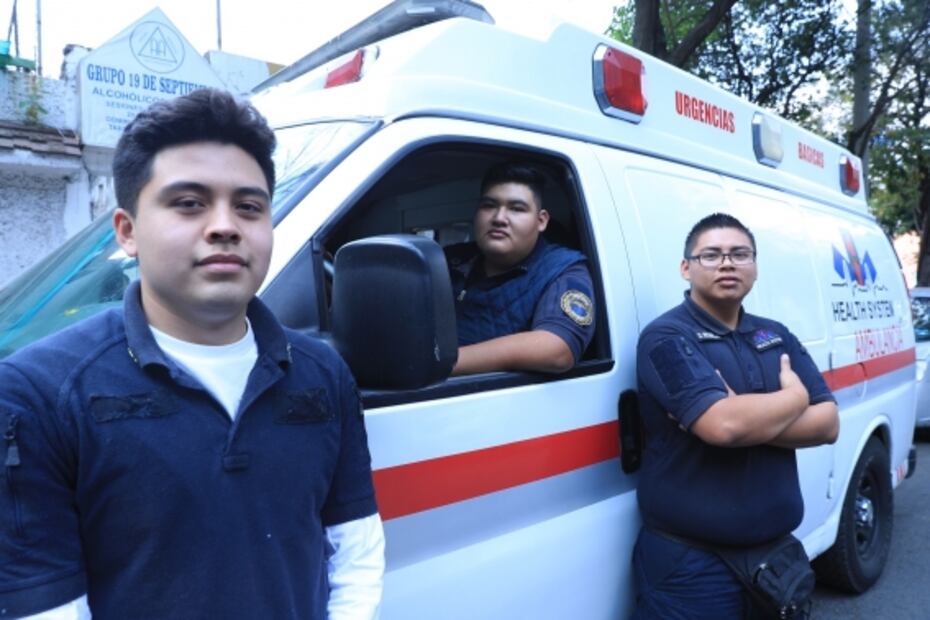 La joven tripulación que salva vidas en una ambulancia