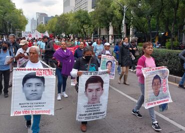 Caso Ayotzinapa: Familiares de normalistas marchan en la CDMX; exigen esclarecer el hecho