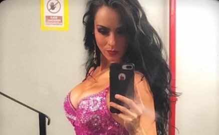 Ivonne Montero se sube el vestido y supera error con el Himno Nacional