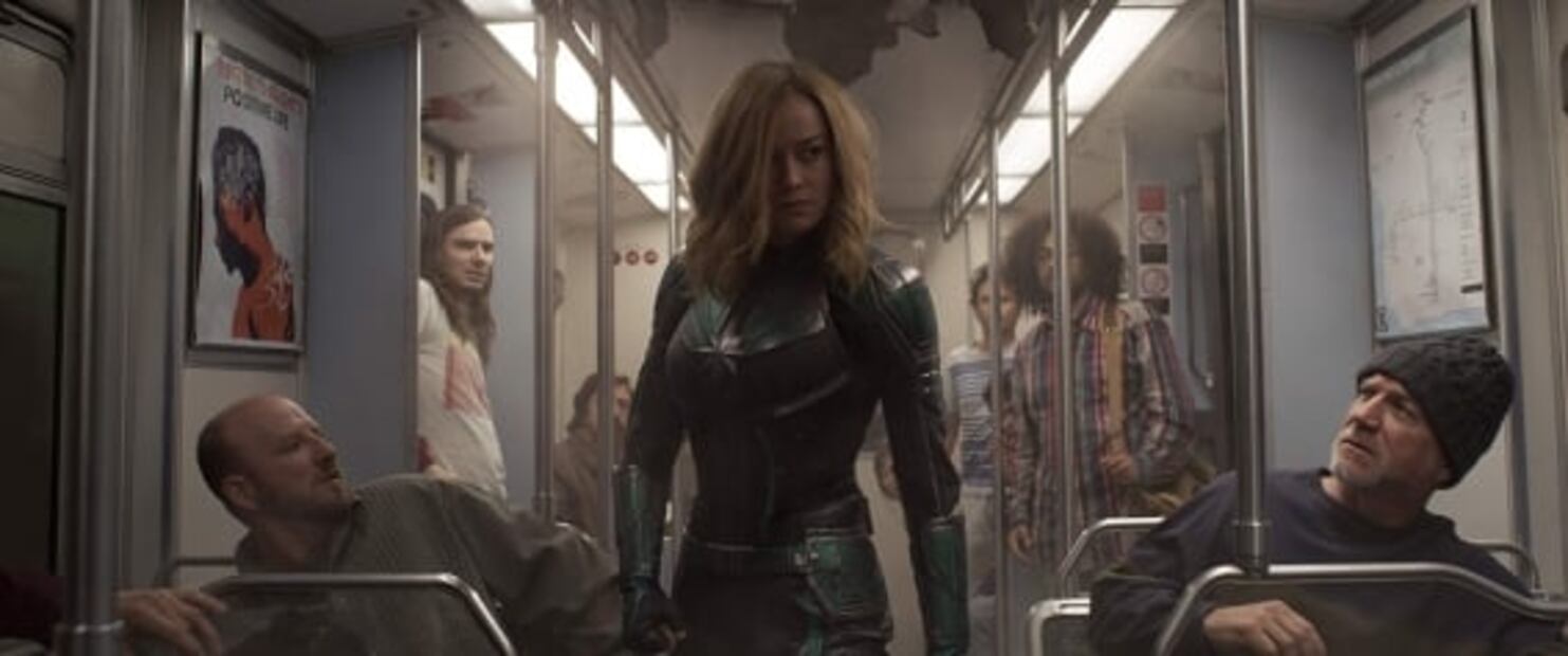 Cuál es el auto que maneja Nick Fury en Capitana Marvel