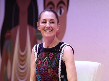 "¡Presidenta!", fotos, selfies y abrazos para Sheinbaum de gira por Puebla