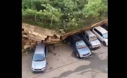 ¡Por poquito! Mujer salva su carro antes de que barra de contención se derrumbara en calles de Vladivostok, Rusia