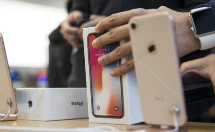 iPhones armados en China librarían aranceles, promete Trump a Tim Cook