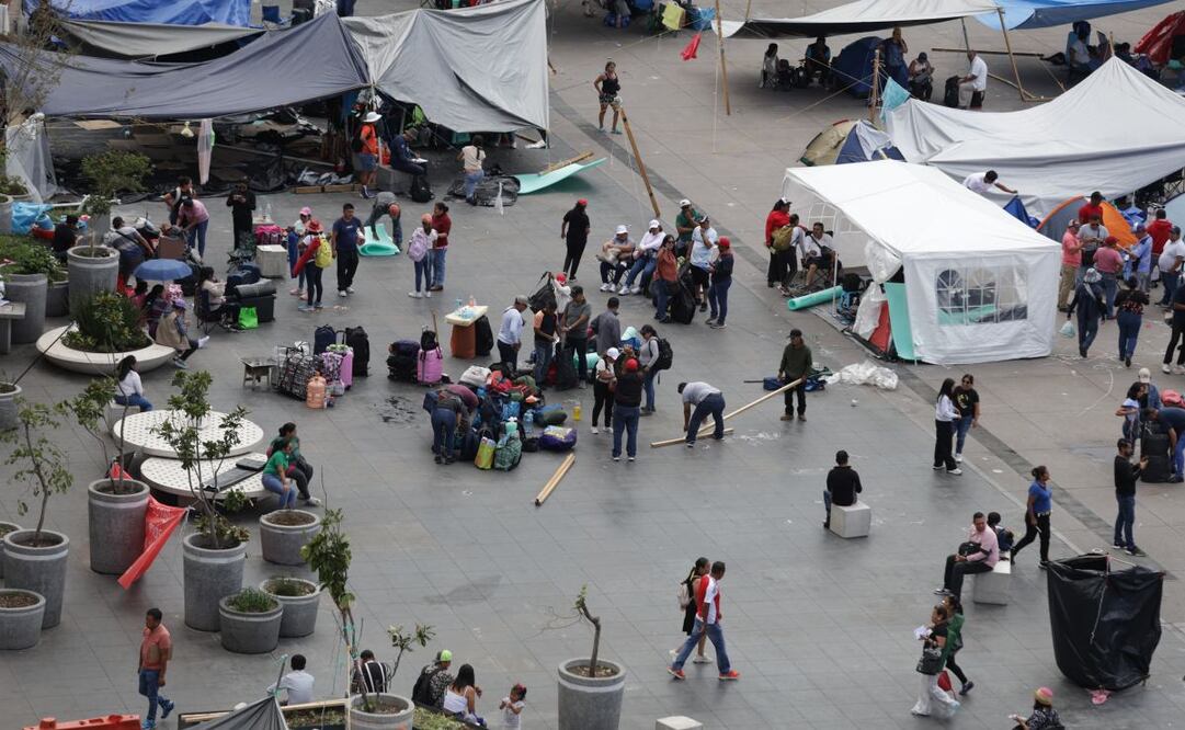 CNTE comienza retiro de plantón en la CDMX. Foto: Carlos Mejía/EL UNIVERSAL