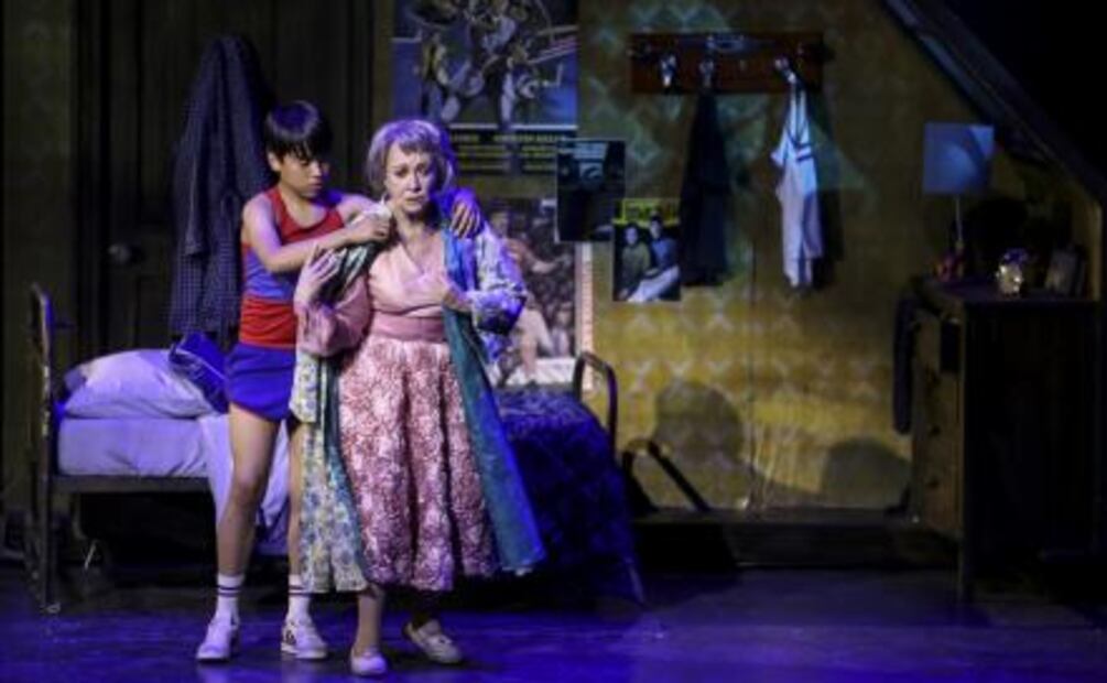 Rinden homenaje a Norma Lazareno por 60 años de carrera