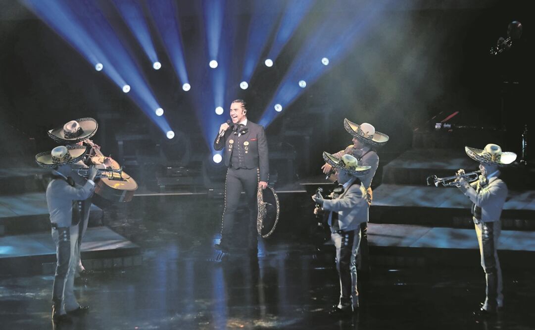 “Hoy no vine a hablar, vine a cantar”, dijo el intérprete al público. (ALEJANDRO ACOSTA. EL UNIVERSAL)