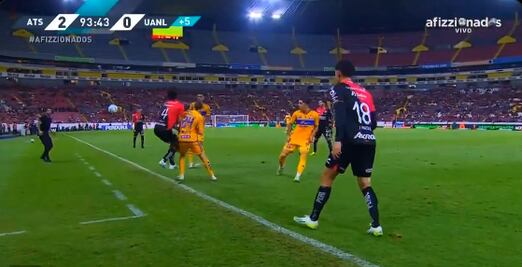 Marcelo Flores perdió la cabeza en su debut con Tigres; la agresión por la cual fue sancionado