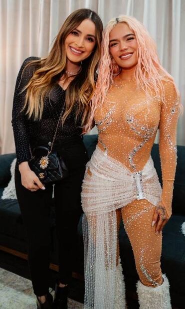 Cynthia Rodríguez presume foto con Karol G.