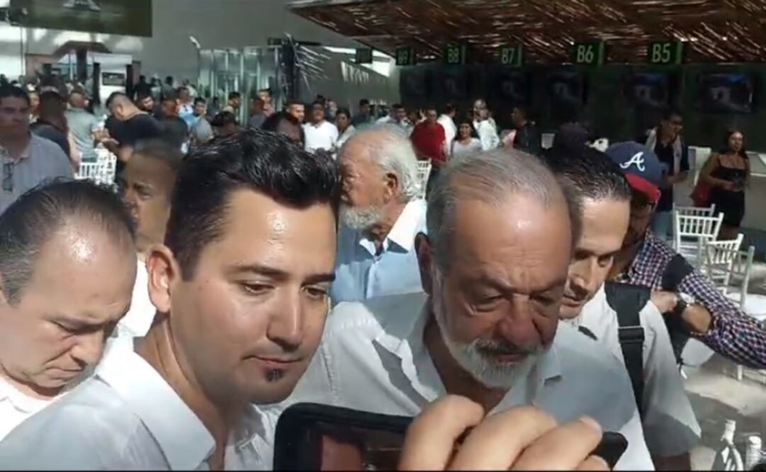 Carlos Slim asistió a la inauguración del Aeropuerto de Tulum. Foto: Captura
