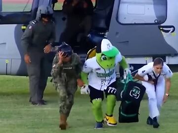 Uso de helicóptero en partido de beisbol, con el fin de acercar a la Marina con la sociedad, aclara Semar