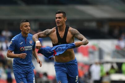 Cruz Azul, gol 10 mil en el Azteca y victoria contra Querétaro