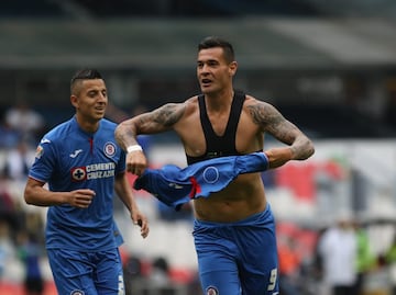 Cruz Azul, gol 10 mil en el Azteca y victoria contra Querétaro