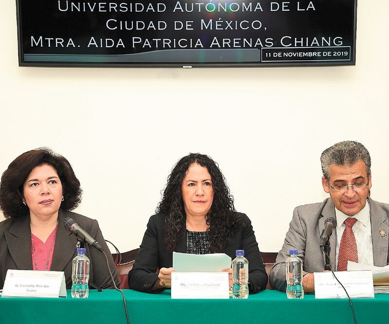 La presidenta de la Comisión de Presupuesto y Cuenta Pública del Congreso local, Guadalupe Morales Rubio, la encargada del despacho de la Secretaría General de la UACM, Patricia Arenas y el diputado Jesús Fuentes. Foto/ESPECIAL