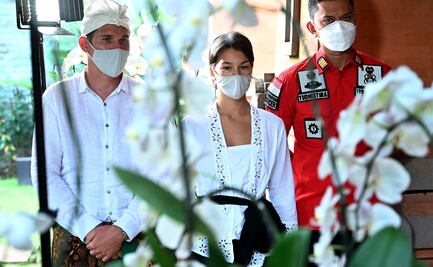 Expulsan de Bali a influencer rusa por tomarse foto desnuda en un árbol sagrado 