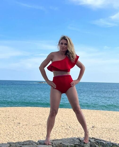 Ludwika Paleta luce el bikini ideal para mujeres de más de 40