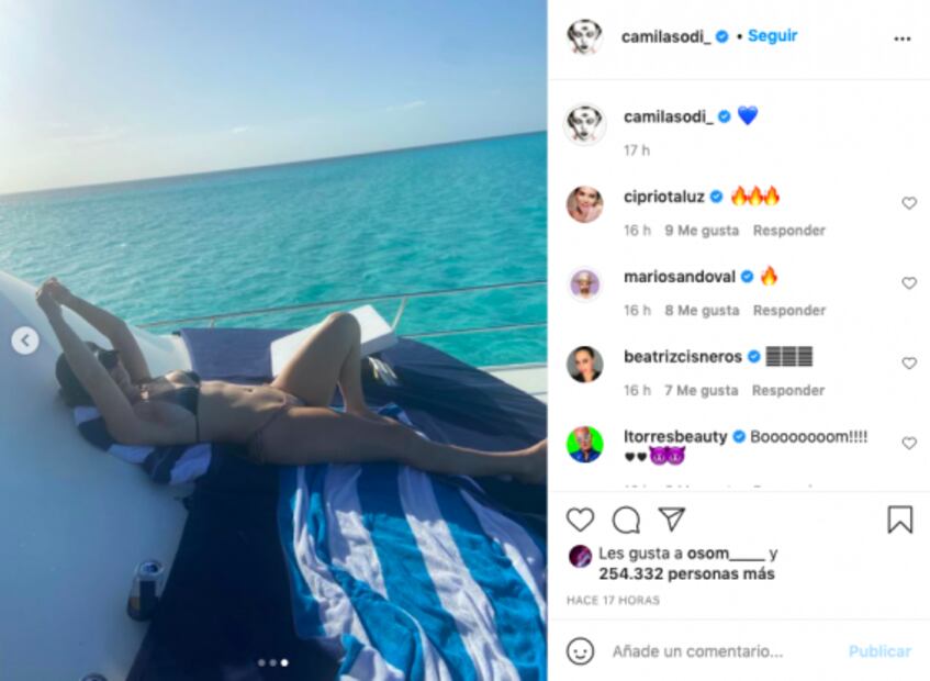 Camila Sodi disfruta del sol en mini bikini durante un paseo en yate