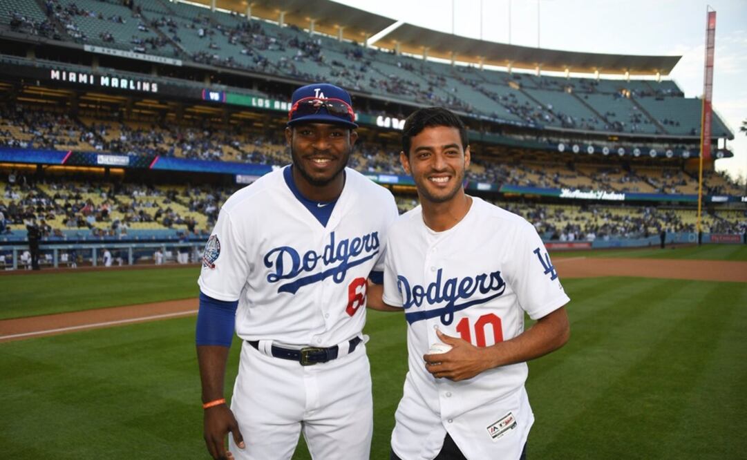 Twitter. Carlos Vela durante el juego de los Dodgers