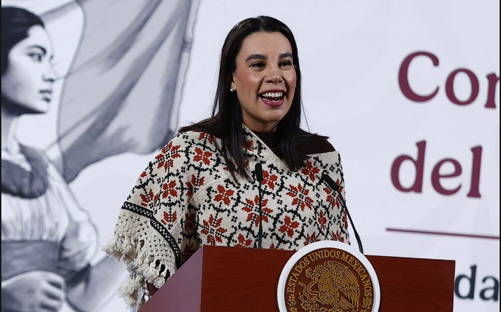 La secretaria de Turismo, Josefina Rodríguez Zamora, anunció que el Gobierno federal lanzará la App México 2026, una herramienta digital diseñada para acompañar a los visitantes durante el Mundial de Futbol que se celebrará en el país el próximo año. Foto: Berenice Fregoso/EL UNIVERSAL
