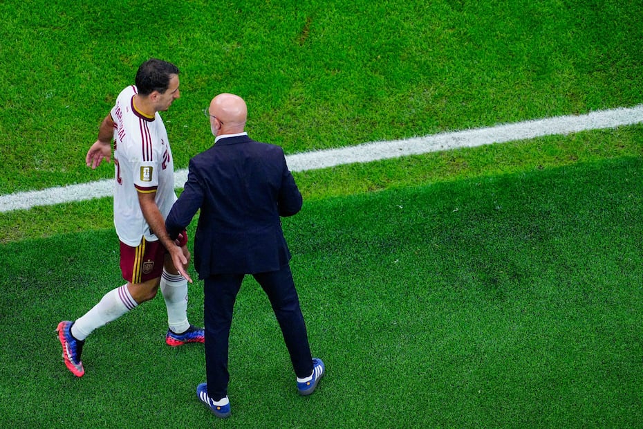 Mikel Oyarzabal y Luis De La Fuente con la selección de España, durante el Mundial de 2026 - Foto: Imago7