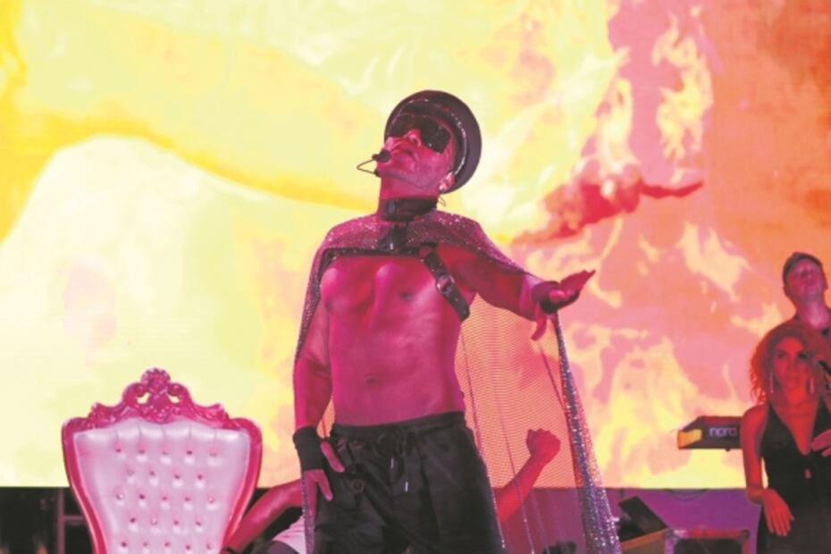 La música y la lluvia forman un arcoíris en el Zócalo