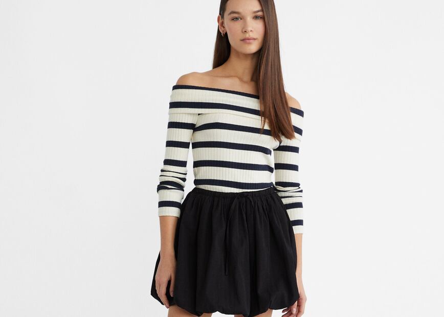 Dile sí a las faldas con forma en "A". Foto: Stradivarius